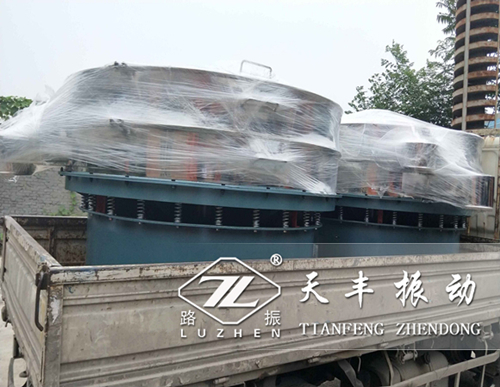 寧夏TS2000振動(dòng)篩已發(fā)貨,丁經(jīng)理請(qǐng)注意查收！